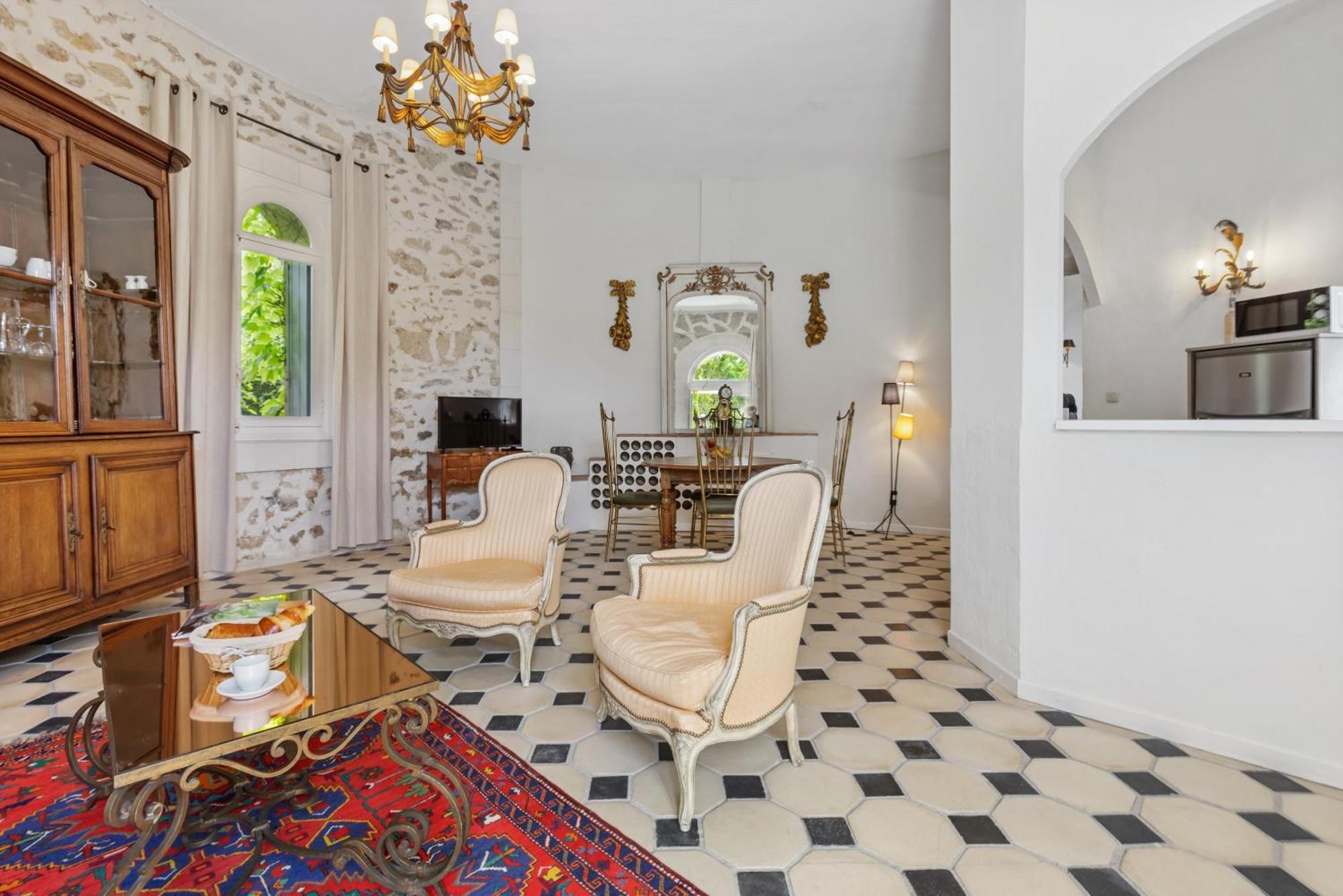 Chateau Hermitage De Combas Aparthotel Servian Bilik gambar